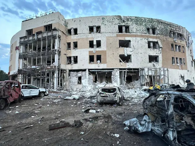Пострадавшее здание в Запорожье