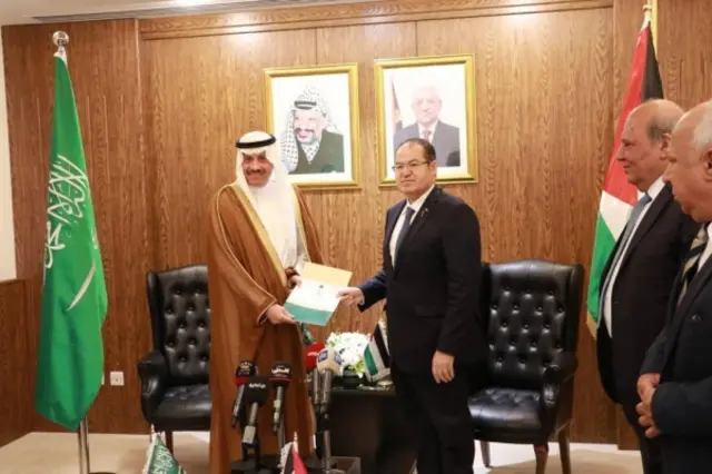 Safiirka cusub ee Sucuudiga oo warqqaha laga gudoomayo
