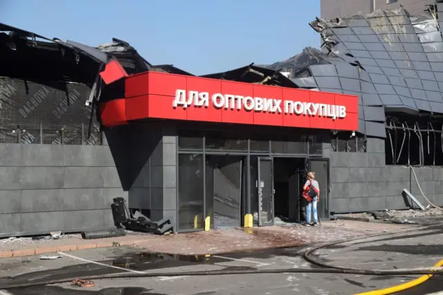 Повержденное здание супермаркета в Одессе
