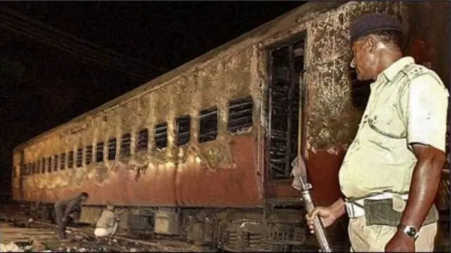 साबरमती एक्सप्रेस का जला हुआ कोच