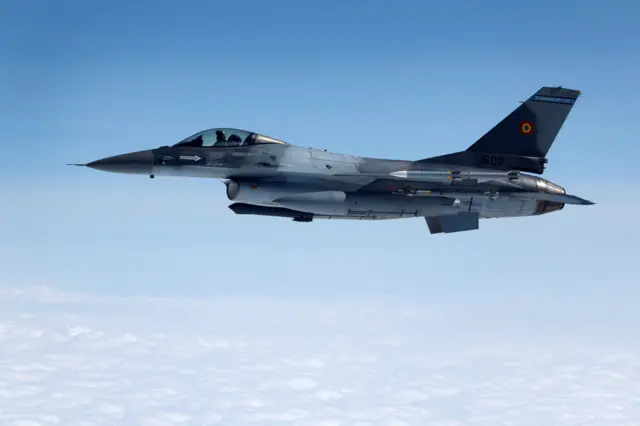 Самолет F-16 вооруженных сил Румынии