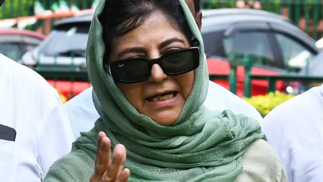 जम्मू-कश्मीर की पूर्व मुख्यमंत्री और पीडीपी नेता महबूबा मुफ़्ती