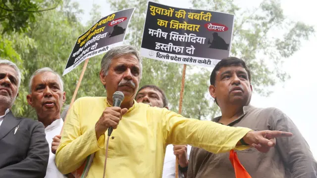 दिल्ली की पूर्व मुख्यमंत्री शीला दीक्षित के बेटे एवं कांग्रेस नेता संदीप दीक्षित