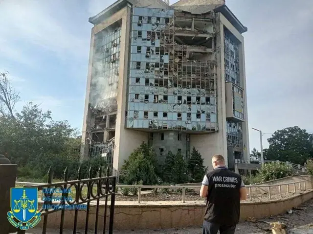 Поврежденное здание Дунайского пароходства