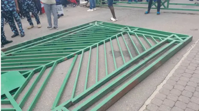 Ndị ọrụ kwaturu ọnụama Ụlọomeiwu