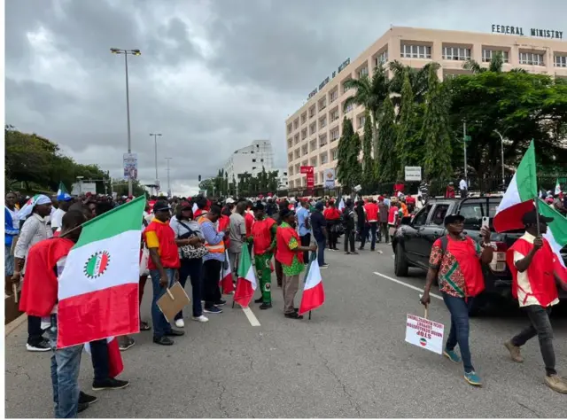 Ndị ọrụ na-eme ngagharịiwe na Abuja