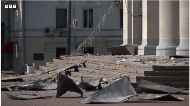 యుక్రెయిన్‌లో ఓ థియేటర్‌పై రష్యా క్షిపణి