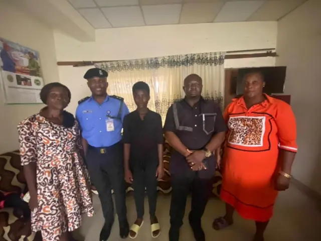 Khadizat, ndị uweojii nakwa ndị ezinaụlọ ya.