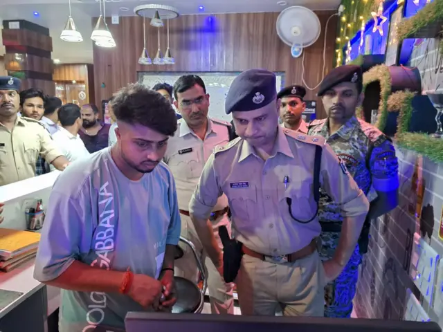 बिहार के मुज़फ़्फ़रपुर में रेस्टोरेंट पर चलीं गोलियाँ, घटना सीसीटीवी में क़ैद