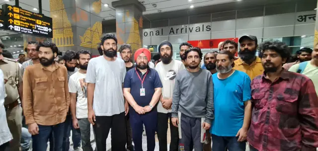 लीबिया में फंसे 17 भारतीय रविवार रात दिल्ली पहुंचे