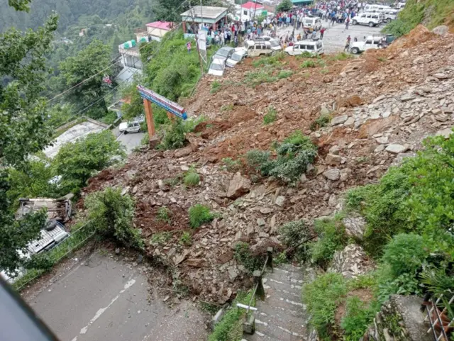 उत्तराखंड: चंबा में हुआ भारी भूस्खलन, मलबे में दबकर 3 की मौत