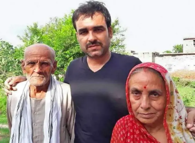 माता पिता के साथ पंकज त्रिपाठी