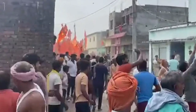 उपद्रव की तस्वीर