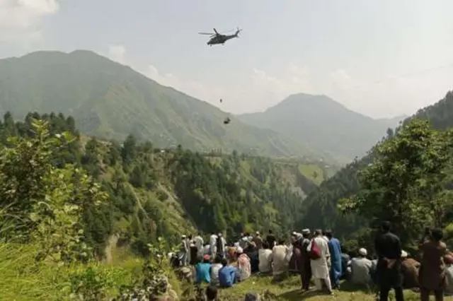 पाकिस्तान में केबल कार का तार लटका