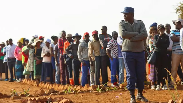 Ndị Zimbabwe na-eme ntuliaka