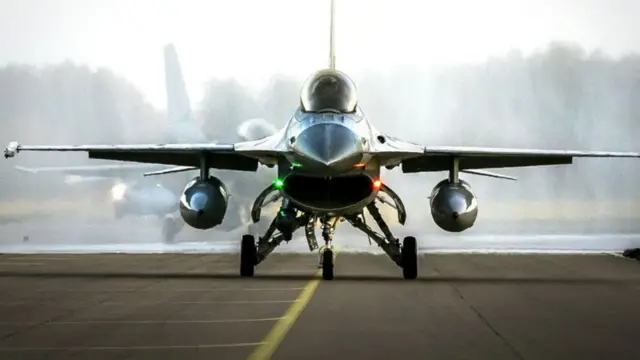 истребитель F-16