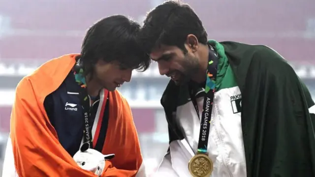 2018 के एशियाई खेलों के दौरान नीरज चोपड़ा और नदीम