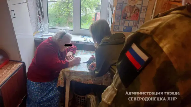 Женщины за столом