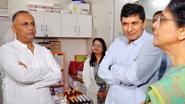 कर्नाटक के स्वास्थ्य मंत्री दिनेश गुंडू राव