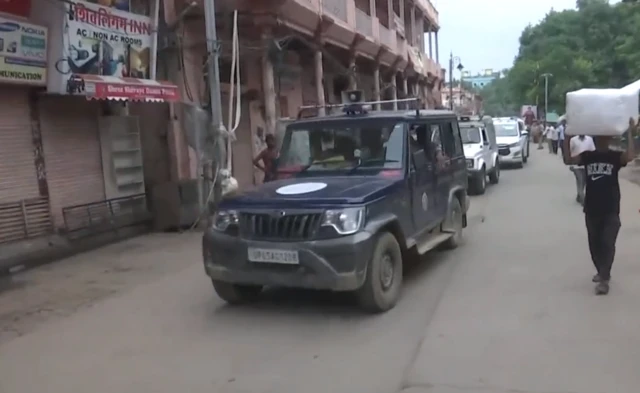 ज्ञानवापी परिसर में एएसआई का सर्वे जारी, टीम पहुंची