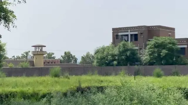 पाकिस्तान के पूर्व प्रधानमंत्री इमरान ख़ान.