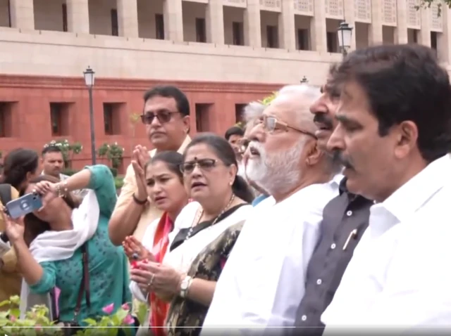 विपक्ष के सांसद
