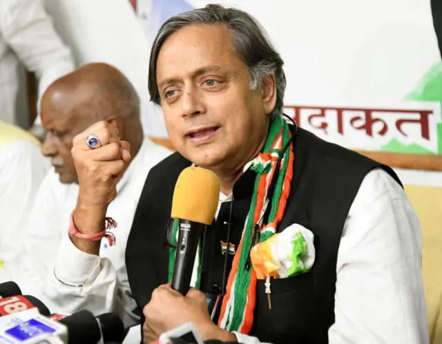 थरूर