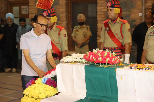 हुमायूं बट के पिता