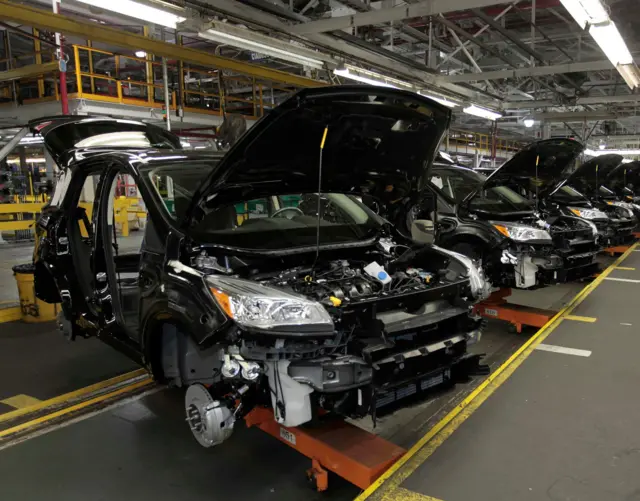 مصنع تجميع سيارات أمريكي