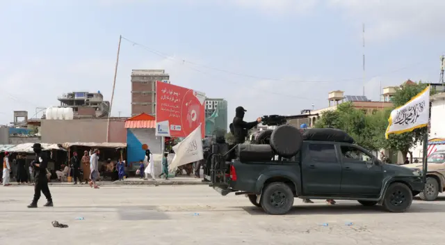 دورية شرطة تابعة لطالبان في أفغانستان