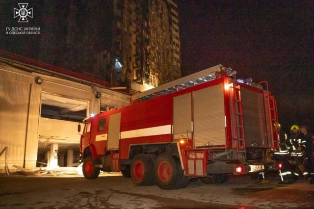 Государственная служба по чрезвычайным ситуациям опубликовало фото горевшей гостиницы