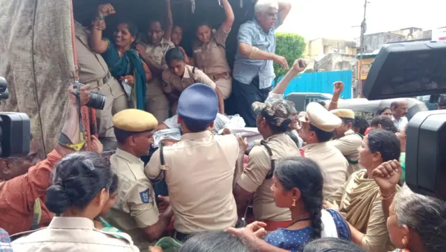 అంగన్వాడీల ఆందోళన