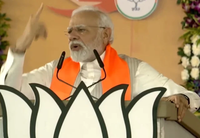 नरेंद्र मोदी