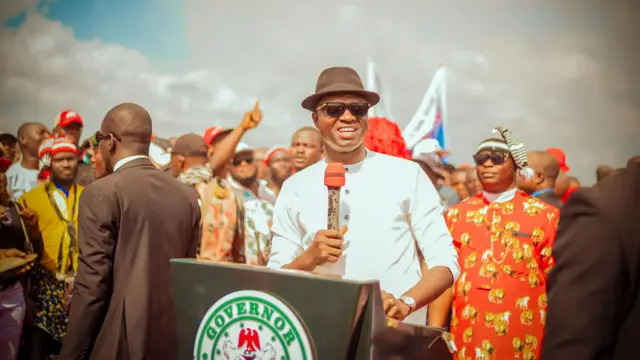 Gọvanọ Ebonyi Steeti bụ Francis Nwifuru