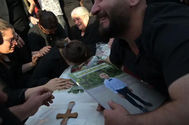 تشييع أحد الأطفال