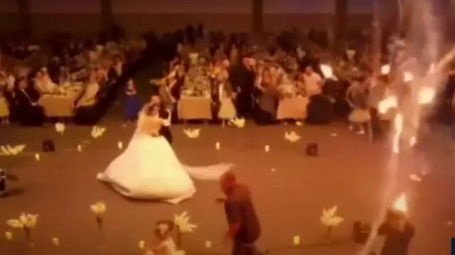 العروسان قبل احتراق القاعة بثوان