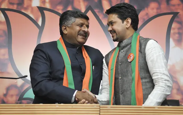 रविशंकर और अनुराग ठाकुर