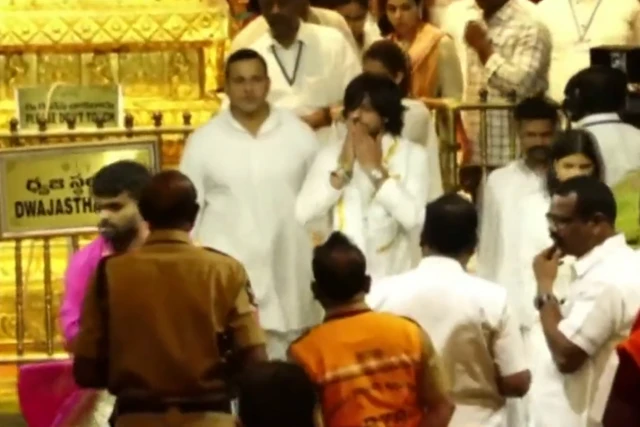శ్రీవారి ఆలయంలో షారుక్ ఖాన్