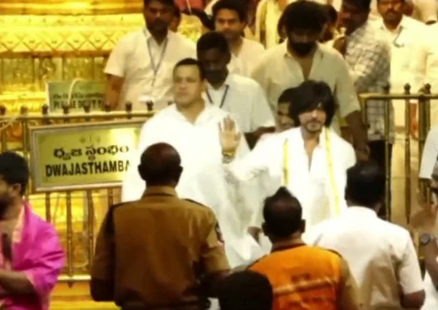 శ్రీవారి ఆలయంలో షారుక్ ఖాన్