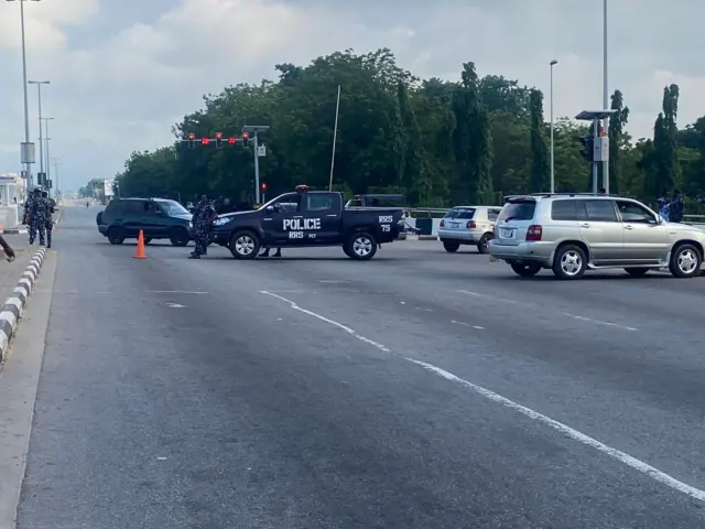 Security pipo dey on ground