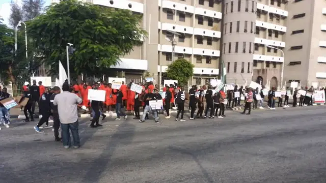 Ndị ntoroọbịa na-egosi nkwado Onyeisiala Tinubu