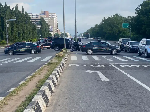 Security pipo dey on ground