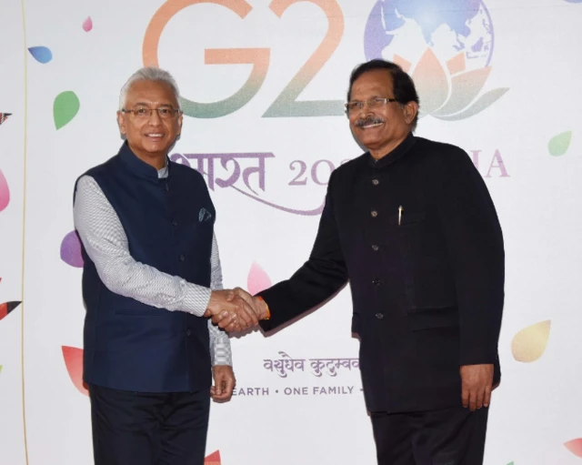 मॉरीशस के प्रधानमंत्री प्रवींद कुमार जुगनाथ गुरुवार को दिल्ली पहुंचे थे. उन्हें केंद्रीय मंत्री श्रीपाद नाइक लेने पहुंचे थे.