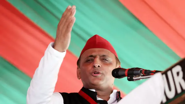 समाजवादी पार्टी के राष्ट्रीय अध्यक्ष अखिलेश यादव