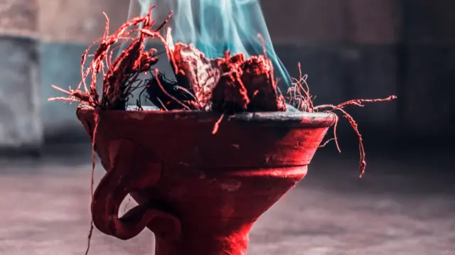 ఇంట్లో కుంపటి