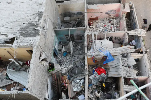 منازل مدمرة جراء القصف الإسرائيلي في قطاع غزة