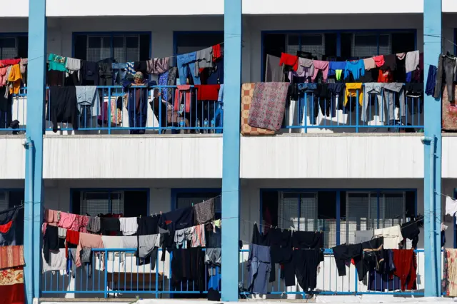 استخدام مدرسة لإيواء النازحين في غزة