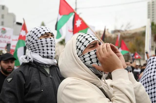وقفة احتجاجية في الأردن تدعو لوقف حرب غزة