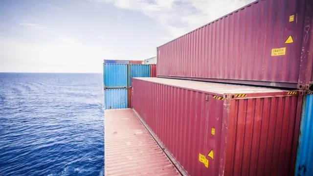 అమెరికా నౌకపై హూతీల దాడి