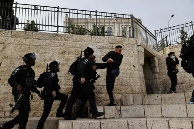 صورة أرشيفية لجنود إسرائيليين أثناء مظاهرة في القدس